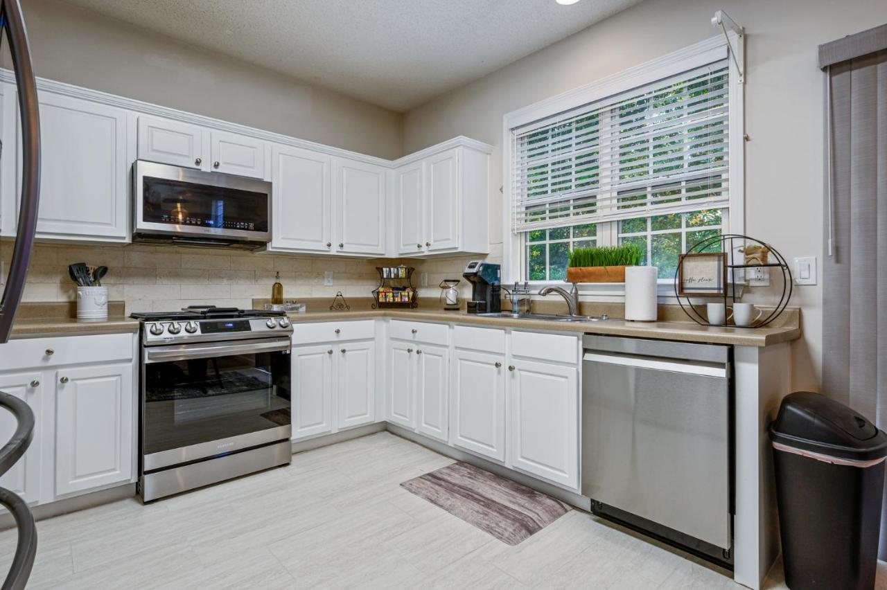 Enjoy This Amazing Home With Porch & Grill Near Dt Woodstock Exteriér fotografie